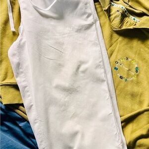 Erika Women's Marjorie Pull on Drawstring Capri’s size L
(37)